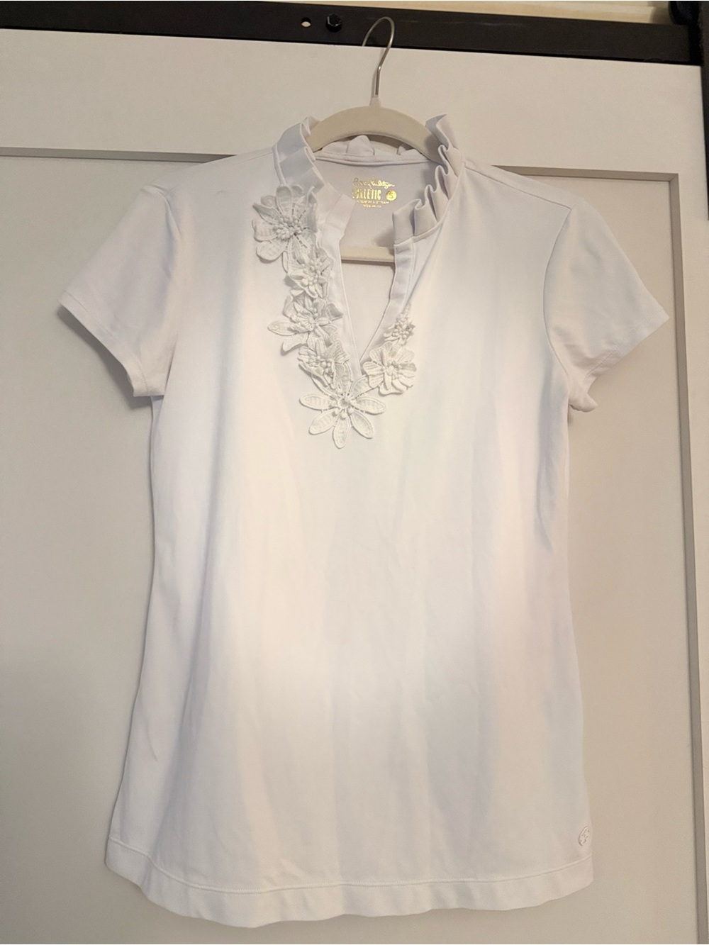 Lilly Pulitzer White Floral Appliqué Ruffle V-Neck Short Sleeve Top